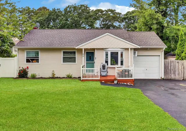 Photo 3 of Sale Pending at 84 Palm Rd, Brookhaven, NY 11778 | MLS# 1037309 | Listing updated on 2026-09-29