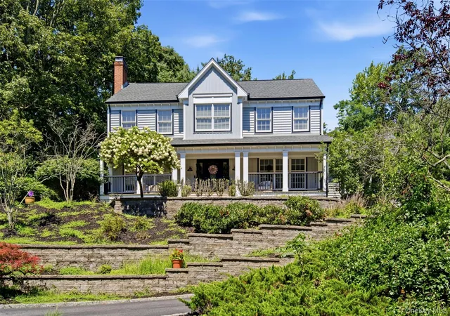 Photo 1 of Single family home for sale at 4 Jefferson Landing Cir, Brookhaven, NY 11777 | MLS# 1037311 | Listing updated on 2026-10-03