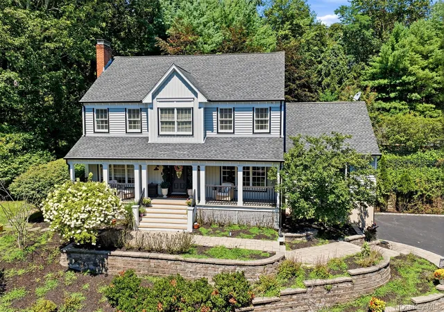 Photo 2 of Single family home for sale at 4 Jefferson Landing Cir, Brookhaven, NY 11777 | MLS# 1037311 | Listing updated on 2026-10-03