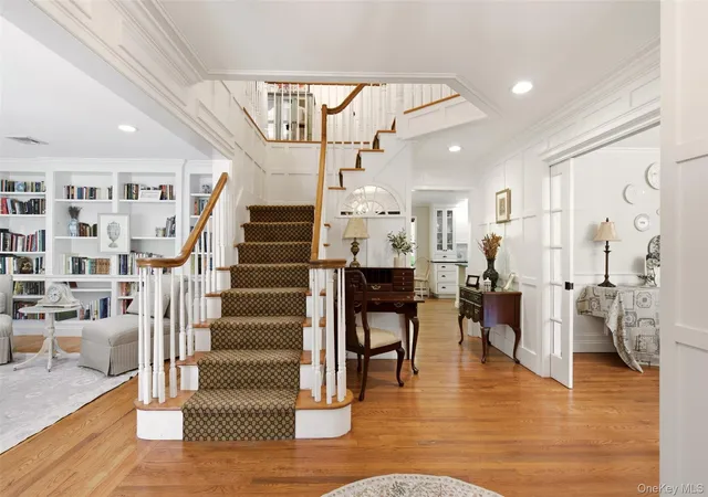 Photo 4 of Single family home for sale at 4 Jefferson Landing Cir, Brookhaven, NY 11777 | MLS# 1037311 | Listing updated on 2026-10-03