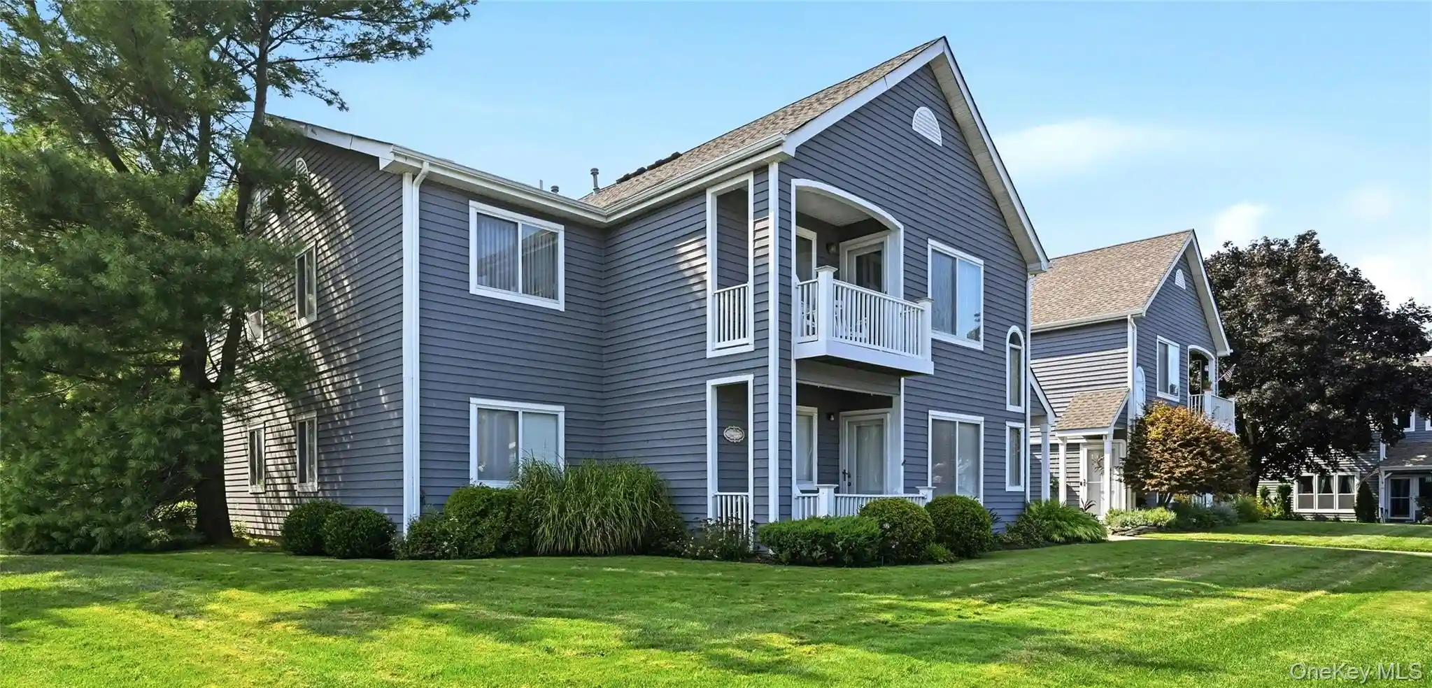 Listing Photo 2 - Condo for sale in 874 Birchwood Park Dr located at 874 Birchwood Park Dr, Brookhaven, NY 11953 - Unit 874 Birchwood Park Dr