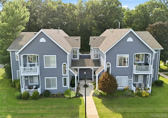 Listing Photo 4 - Condo for sale in building located at 874 Birchwood Park Dr, Brookhaven, NY 11953