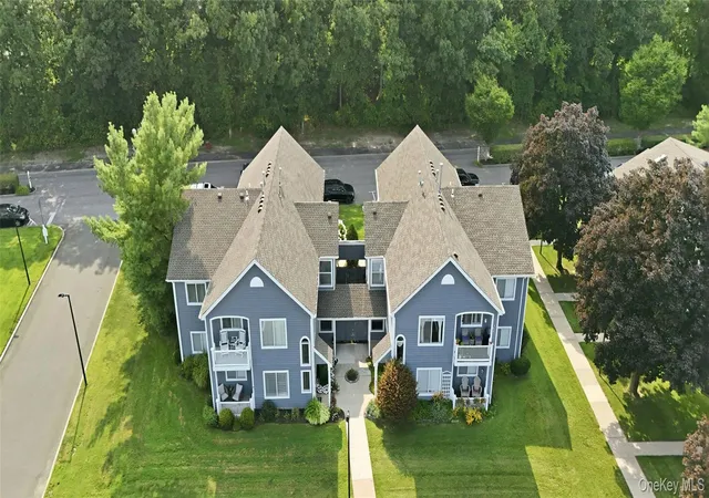 Listing Photo 5 - Condo for sale in building located at 874 Birchwood Park Dr, Brookhaven, NY 11953