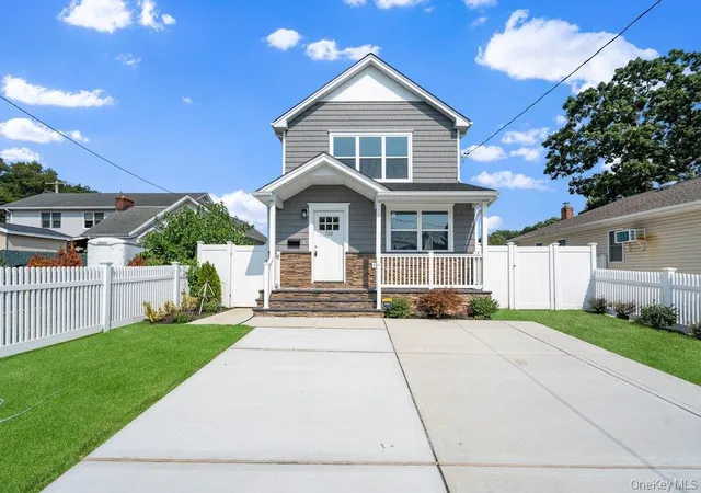 Photo 36 of Single family home for sale at 710 Franklin Ave, Oyster Bay, NY 11758 | MLS# 1037331 | Listing updated on 2026-10-09