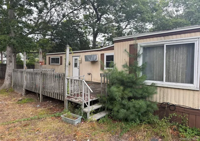 Photo 3 of Manufactured home for sale at 2 Periwinkle Dr, Islip, NY 11716 | MLS# 1037332 | Listing updated on 2026-08-12
