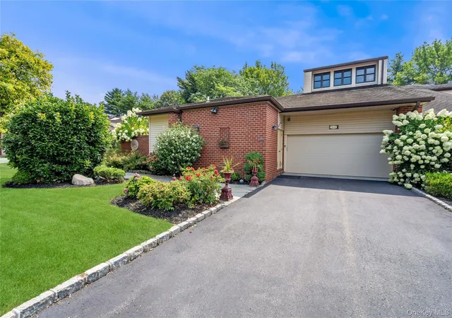 2nd image of 264 Sparrow Dr, North Hempstead, NY 11030 | MLS# 1037347