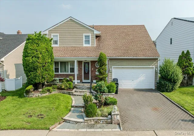 Photo 3 of Single family home for sale at 1292 Park St, Hempstead, NY 11509 | MLS# 1037359 | Listing updated on 2026-09-13
