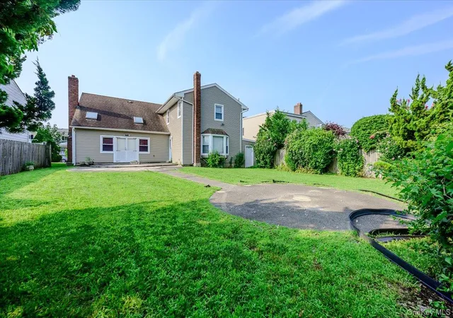 Photo 4 of Single family home for sale at 1292 Park St, Hempstead, NY 11509 | MLS# 1037359 | Listing updated on 2026-09-13