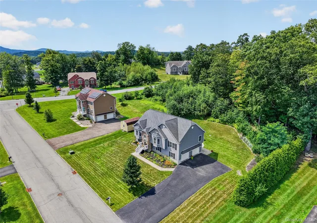 Photo 3 of Single family home for sale at 22 Ashley Ct, New Windsor, NY 12577 | MLS# 1037373 | Listing updated on 2026-08-25