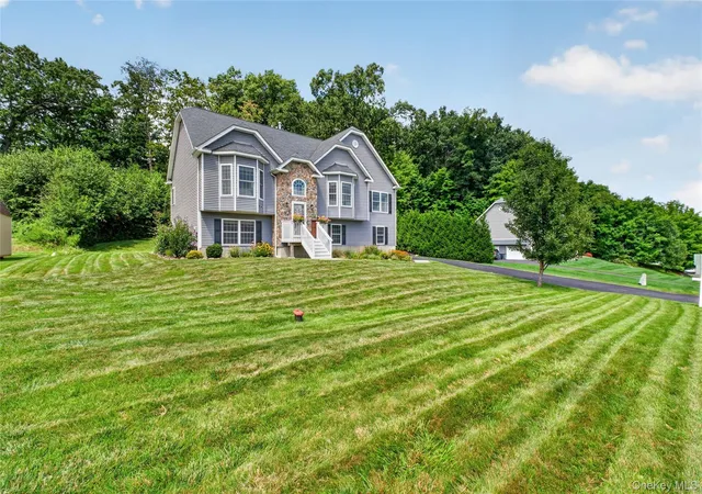 Photo 4 of Sale Pending at 22 Ashley Ct, New Windsor, NY 12577 | MLS# 1037373 | Listing updated on 2026-09-29