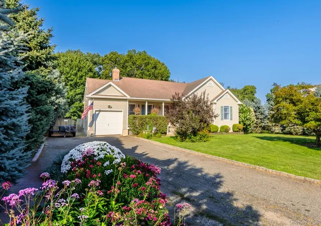 Photo 3 of Single family home for sale at 2200 Aldrich Ln, Southold, NY 11948 | MLS# 1037377 | Listing updated on 2026-10-07