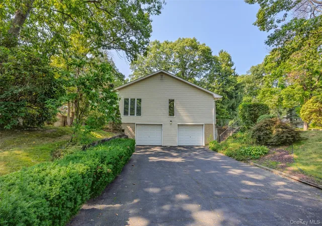 3rd image of 2 Erita Ln, Smithtown, NY 11787 | MLS# 1037385