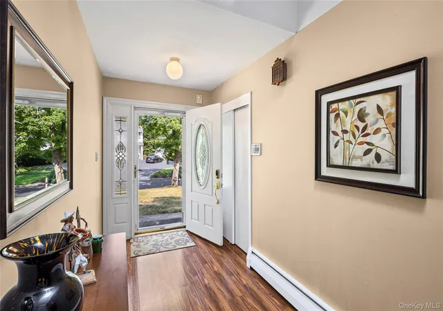4th image of 2 Erita Ln, Smithtown, NY 11787 | MLS# 1037385