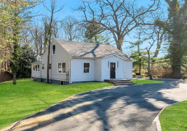 1st image of 624 Townline Rd, Smithtown, NY 11788 | MLS# 1037399