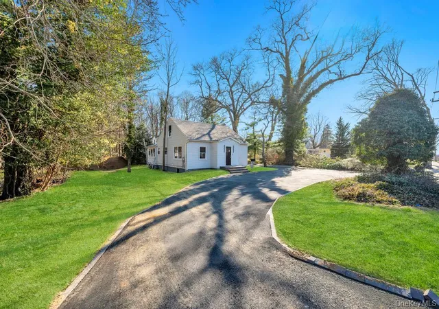 2nd image of 624 Townline Rd, Smithtown, NY 11788 | MLS# 1037399