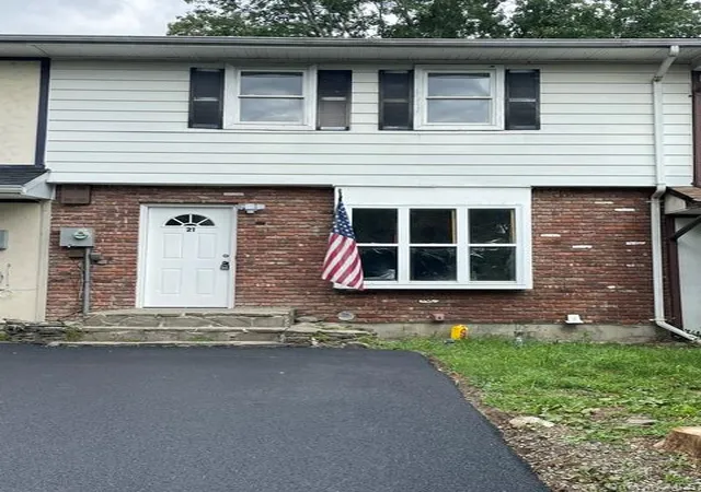 2nd image of 21 Black Stallion Ct, Middletown, NY 10940 | MLS# 1037400