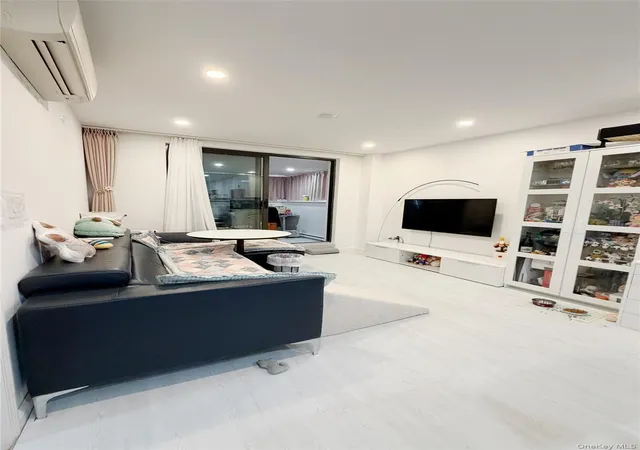 Photo 2 of Condo for sale at 14610 35th Avenue #2D, New York, NY 11354 | MLS# 1037401 | Listing updated on 2026-08-21