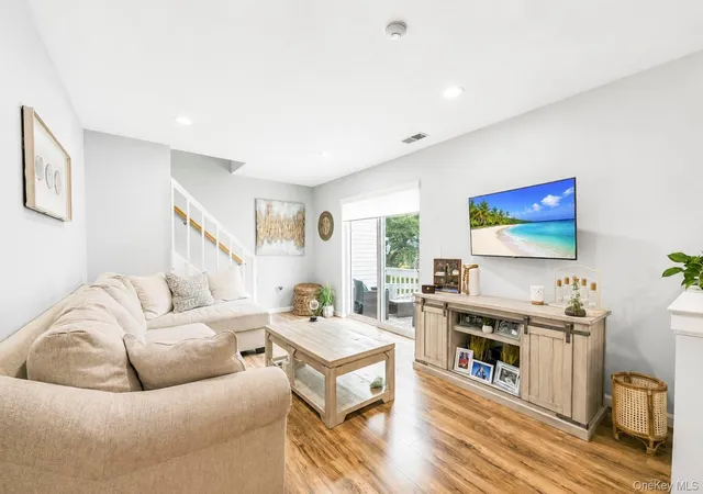 Listing Photo 5 - Condo for sale in building located at 3518 Gibbs Rd, Brookhaven, NY 11727