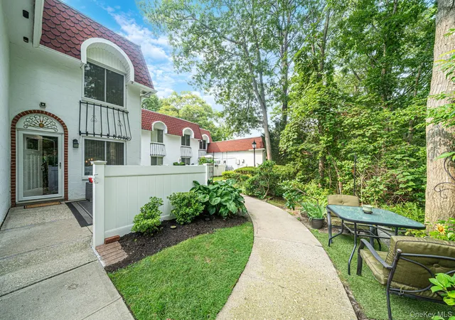 Photo 3 of Sale Pending at 401 Birchwood Rd, Brookhaven, NY 11763 | MLS# 1037406 | Listing updated on 2026-09-22
