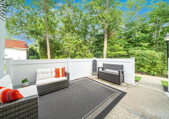 Listing Photo 4 - Condo for sale in building located at 401 Birchwood Rd, Brookhaven, NY 11763