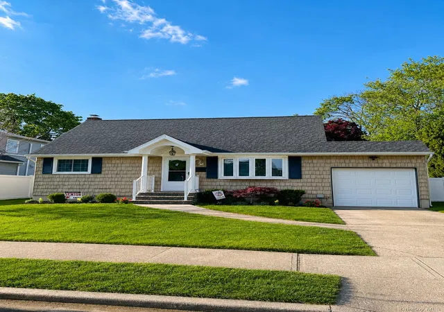 Photo 2 of Sale Pending at 235 N Kings Ave, Oyster Bay, NY 11758 | MLS# 1037409 | Listing updated on 2026-08-25