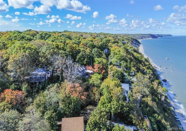 33rd image of 10 Acorn Path, Riverhead, NY 11933 | MLS# 1037418