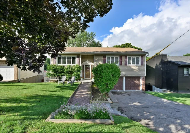 Photo 2 of Single family home for sale at 148 Newport Rd, Yonkers, NY 10710 | MLS# 1037436 | Listing updated on 2026-10-02