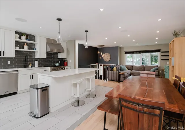 Photo 3 of Single family home for sale at 148 Newport Rd, Yonkers, NY 10710 | MLS# 1037436 | Listing updated on 2026-10-02