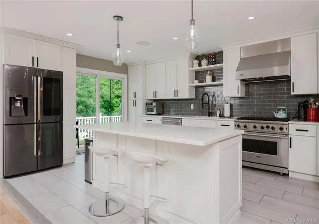 Photo 3 of Single family home for sale at 148 Newport Rd, Yonkers, NY 10710 | MLS# 1037436 | Listing updated on 2026-10-02