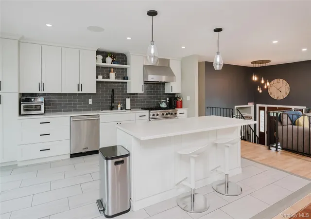 Photo 4 of Single family home for sale at 148 Newport Rd, Yonkers, NY 10710 | MLS# 1037436 | Listing updated on 2026-10-02