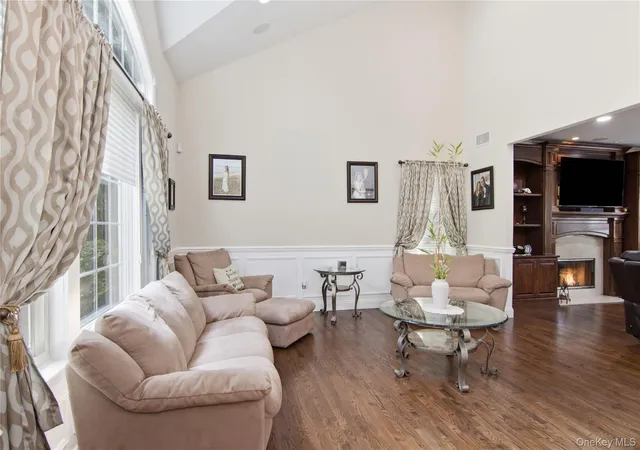 Photo 3 of Single family home for sale at 6 Hayloft Ct, Smithtown, NY 11787 | MLS# 1037441 | Listing updated on 2026-08-13
