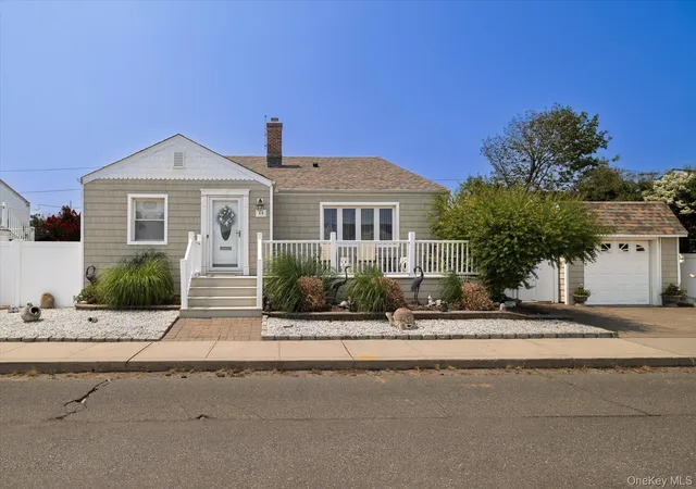 Photo 1 of Single family home for sale at 39 Vinton St, Long Beach, NY 11561 | MLS# 1037461 | Listing updated on 2026-08-29