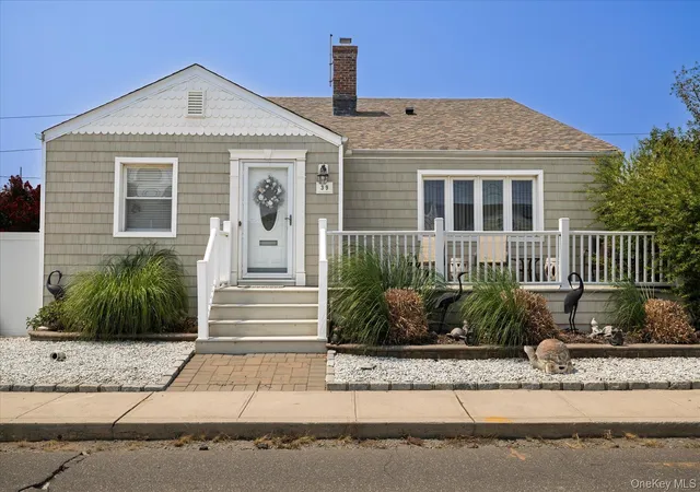 Photo 2 of Single family home for sale at 39 Vinton St, Long Beach, NY 11561 | MLS# 1037461 | Listing updated on 2026-08-29