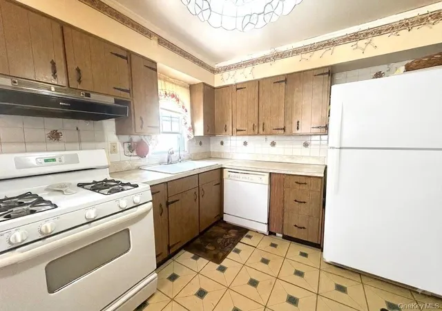 Photo 3 of Single family home for sale at 1112 Mckenna Pl, Hempstead, NY 11553 | MLS# 1037463 | Listing updated on 2026-08-20