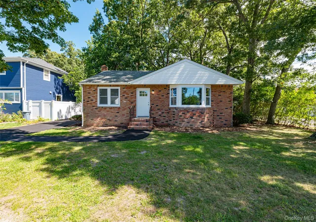 Photo 1 of Single family home for sale at 17 Lake Prom, Brookhaven, NY 11779 | MLS# 1037474 | Listing updated on 2026-10-04