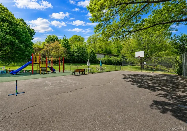 2nd image of 76 Dehaven Dr Dehaven, Yonkers, NY 10703