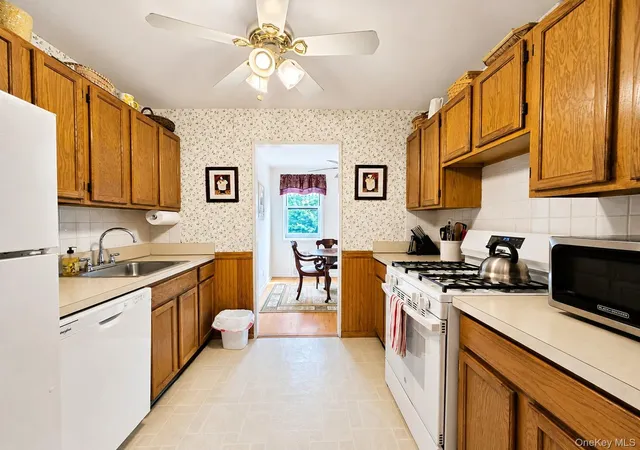 Photo 3 of Sale Pending at 76 Dehaven Dr #2F, Yonkers, NY 10703 | MLS# 1037476 | Listing updated on 2026-10-27
