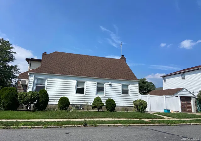 Photo 1 of Single family home for sale at 25119 86th Avenue, New York, NY 11426 | MLS# 1037513 | Listing updated on 2026-09-30