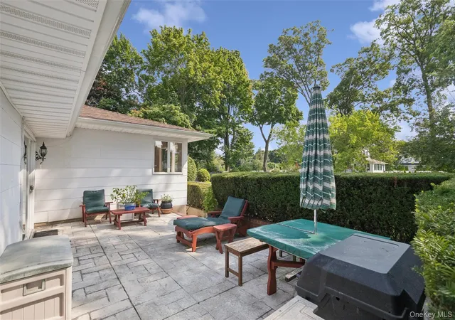 28th image of 35 Cherrywood Dr, Huntington, NY 11731 | MLS# 1037523