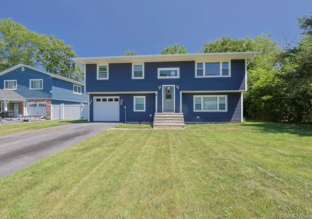 Photo 3 of Single family home for sale at 36 Lakewood Rd, Warwick (town), NY 10925 | MLS# 1037531 | Listing updated on 2026-09-06