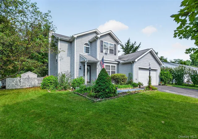 2nd image of 7 Pearlbush Ln, Poughkeepsie, NY 12603 | MLS# 1037535
