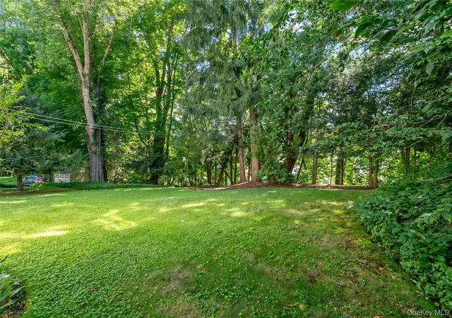 Photo 4 of Sale Pending at 440 Saw Ml River Rd, New Castle, NY 10546 | MLS# 1037537 | Listing updated on 2026-09-02