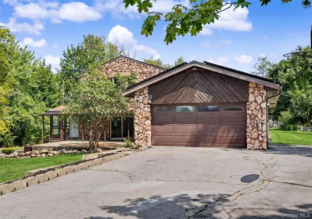 Photo 2 of Single family home for sale at 1 Placid Ln, Monroe, NY 10950 | MLS# 1037539 | Listing updated on 2026-09-20