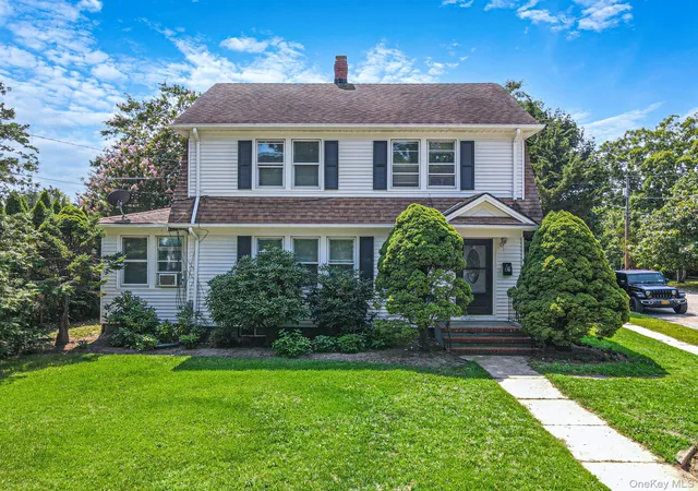 Photo 1 of Single family home for sale at 41 Prospect Pl, Riverhead, NY 11901 | MLS# 1037571 | Listing updated on 2026-08-16