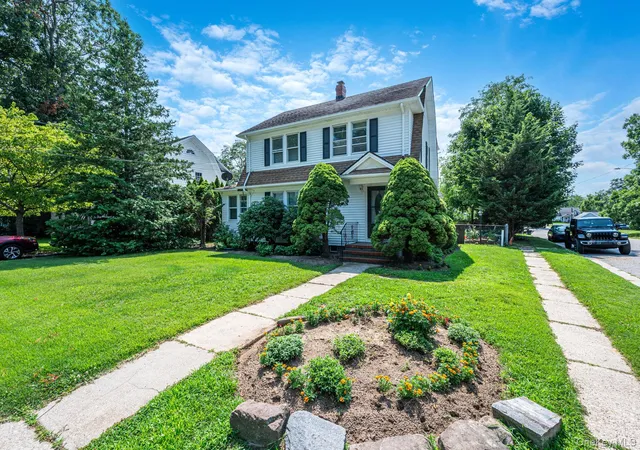 Photo 2 of Single family home for sale at 41 Prospect Pl, Riverhead, NY 11901 | MLS# 1037571 | Listing updated on 2026-08-16