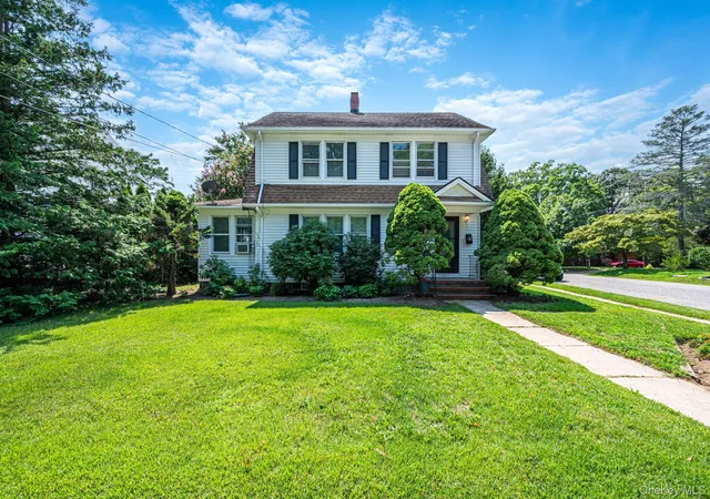 Photo 3 of Single family home for sale at 41 Prospect Pl, Riverhead, NY 11901 | MLS# 1037571 | Listing updated on 2026-08-16