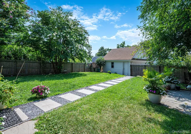 Photo 4 of Single family home for sale at 41 Prospect Pl, Riverhead, NY 11901 | MLS# 1037571 | Listing updated on 2026-08-16
