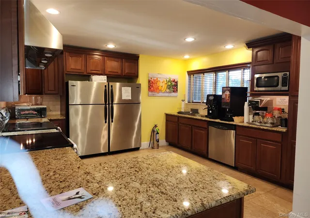 17th image of 525 Riverleigh Ave #111, Riverhead, NY 11901 | MLS# 1037579