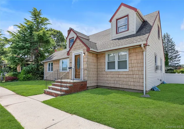 Photo 1 of Single family home for sale at 1345 Great Neck Rd, Babylon, NY 11726 | MLS# 1037586 | Listing updated on 2026-09-16