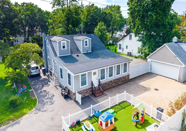 Photo 4 of Single family home for sale at 85 Cocoanut St, Islip, NY 11722 | MLS# 1037591 | Listing updated on 2026-09-27